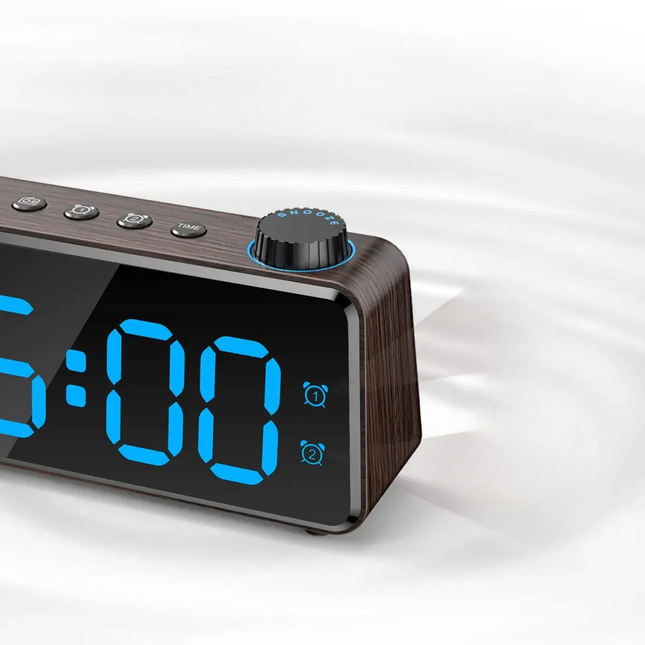 Digital klokkeradio med strømadapter