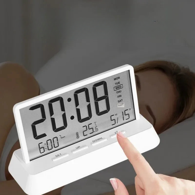 Digital vekkerklokke med temperaturvisning