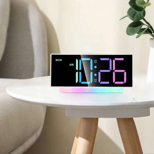 Digital vekkerklokke med RGB-lys og alarm