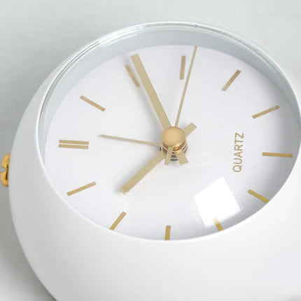 Vintage vekkerklokke på fot