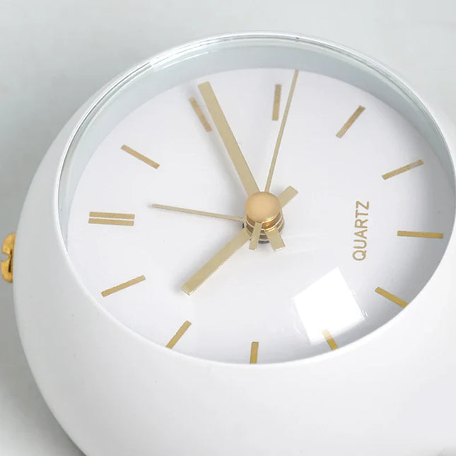 Vintage vekkerklokke på fot