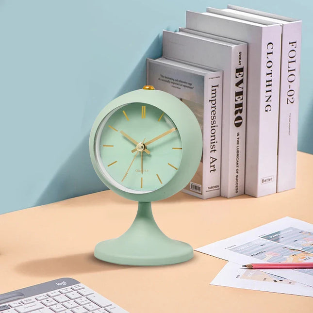 Vintage vekkerklokke på fot