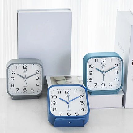 Firkantet analog vekkerklokke for nattbordet