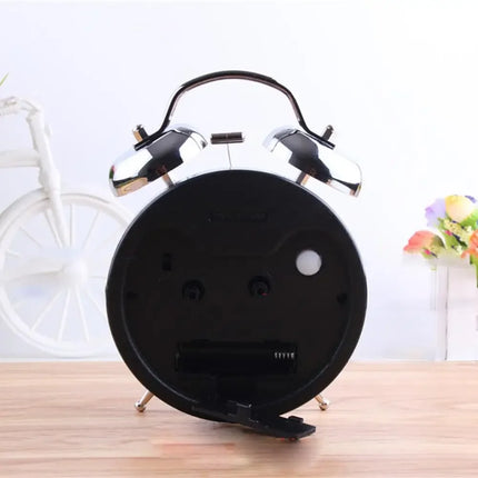 Liten vintage vekkerklokke med bjeller