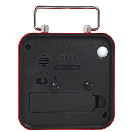 Liten firkantet analog vekkerklokke