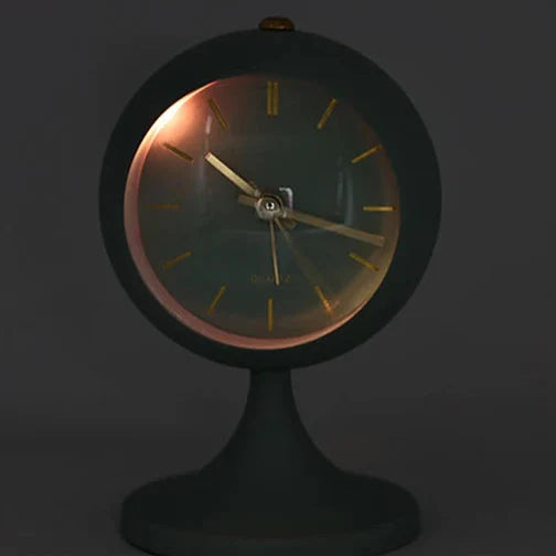 Vintage vekkerklokke på fot