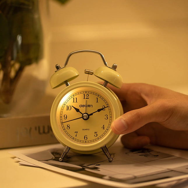 Beige retro vekkerklokke med bjeller