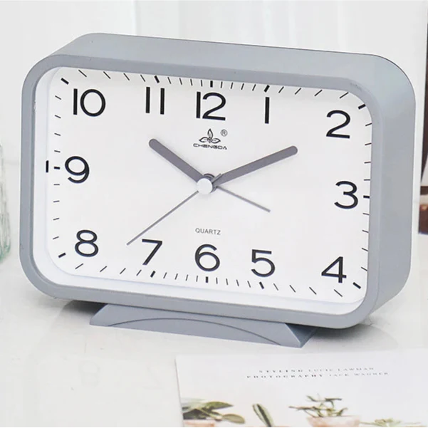 Rektangulær analog vekkerklokke til soverom