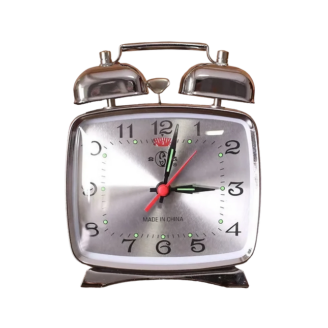 Firkantet retro vekkerklokke i metall