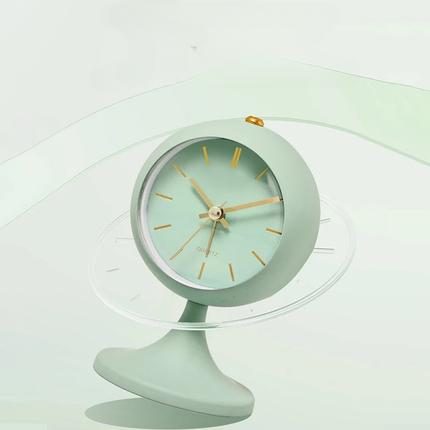 Vintage vekkerklokke på fot