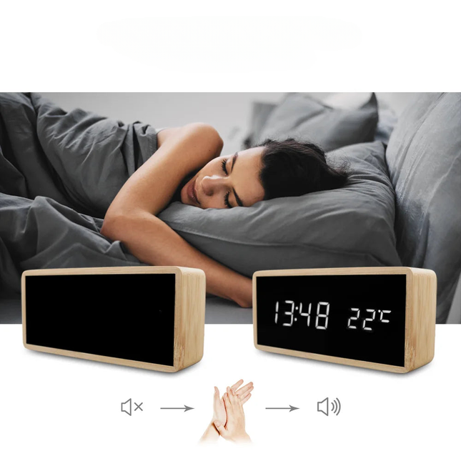 Moderne vekkerklokke i tre med temperatur
