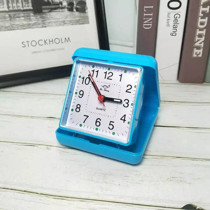 Liten analog retro reisevekkerklokke