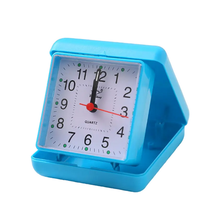 Liten analog retro reisevekkerklokke