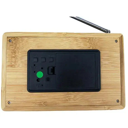 Klokkeradio i tre med digitalt display