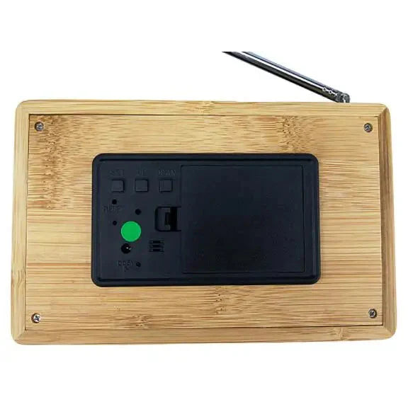 Klokkeradio i tre med digitalt display