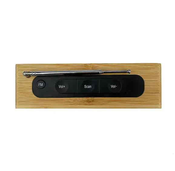 Klokkeradio i tre med digitalt display