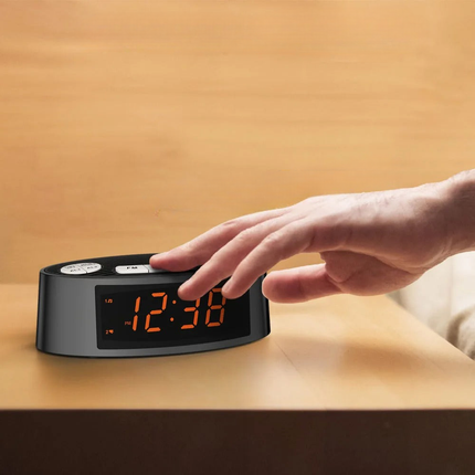 Klassisk digital klokkeradio med alarm