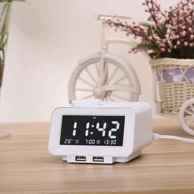 Kompakt FM-klokkeradio med doble alarmer