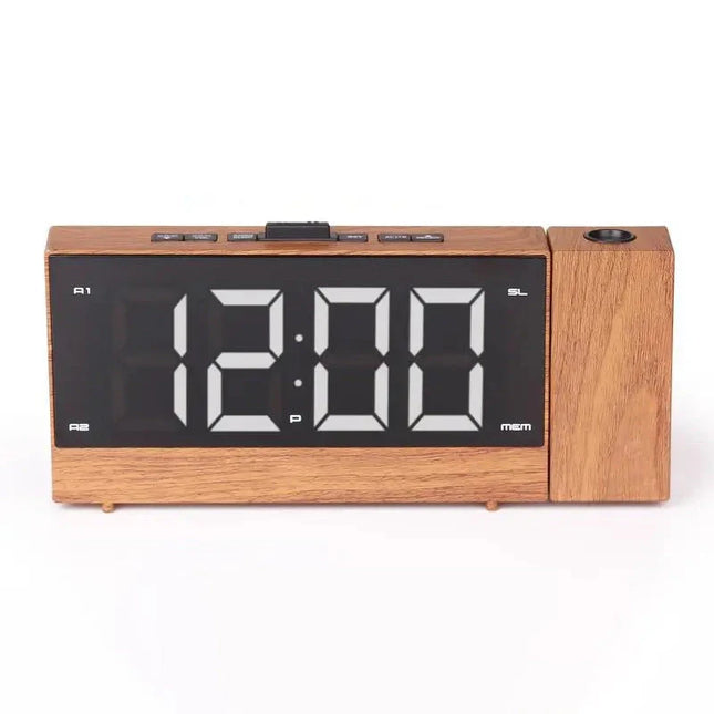 Klokkeradio i tre med projeksjon