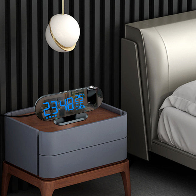 Klokkeradio med projektor til gutterommet