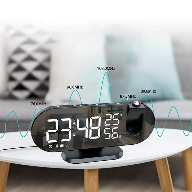 Klokkeradio med projeksjon av tid