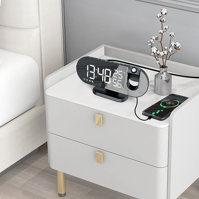 Klokkeradio med projeksjon av tid