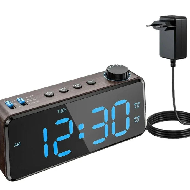 Digital klokkeradio med strømadapter
