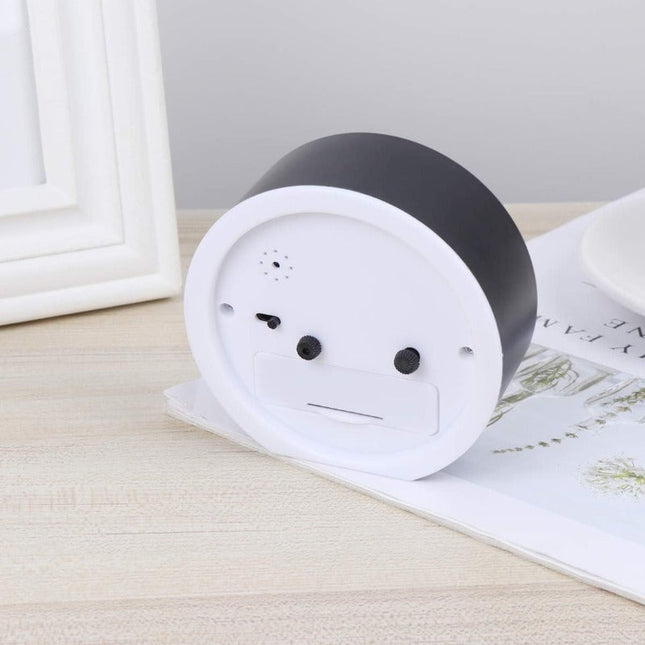 Liten batteridrevet analog vekkerklokke
