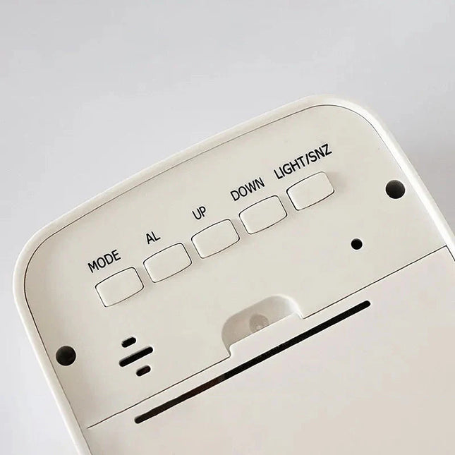 Digital nattbordsklokke med mykt lys