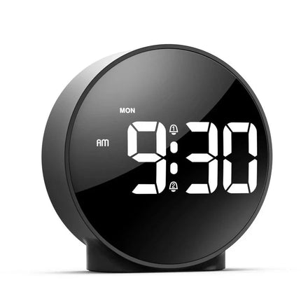 Rund digital klokke med store tall