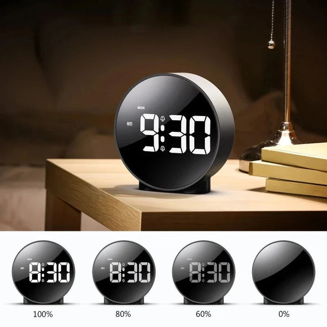 Rund digital klokke med store tall