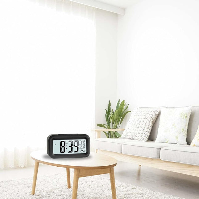 Batteridrevet digital klokke med bakgrunnsbelysning