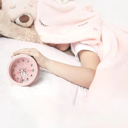 Analog barnevekkerklokke med søtt dyremotiv