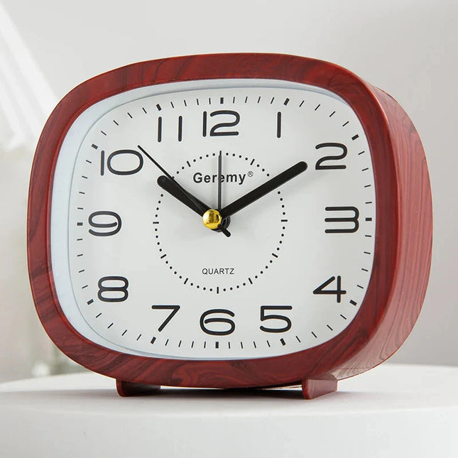 Analog vekkerklokke med store, tydelige tall