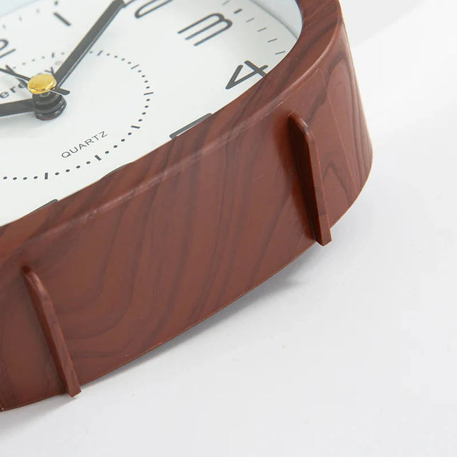 Analog vekkerklokke med store, tydelige tall