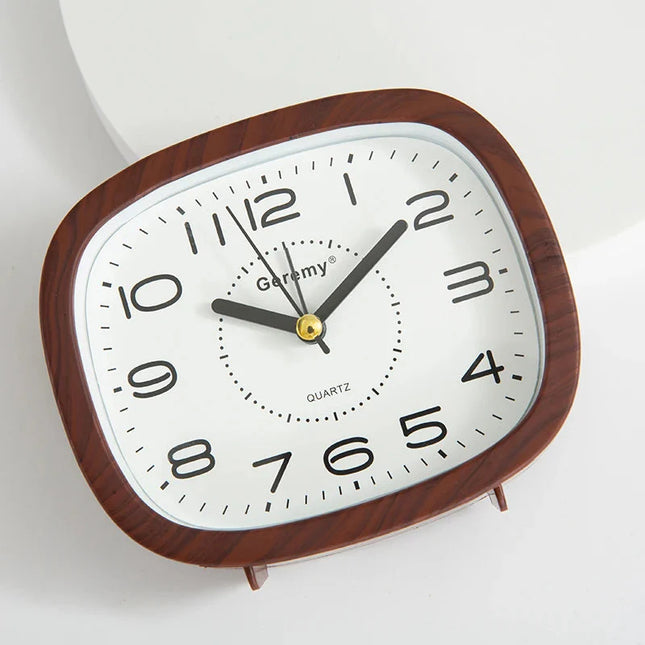 Analog vekkerklokke med store, tydelige tall