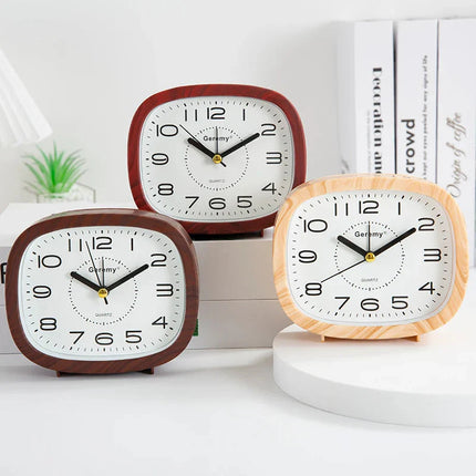 Analog vekkerklokke med store, tydelige tall