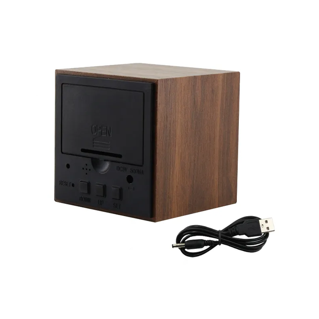 Kubisk digital vekkerklokke i tre