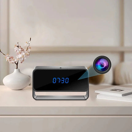 Vekkerklokke med spionkamera og nattsyn