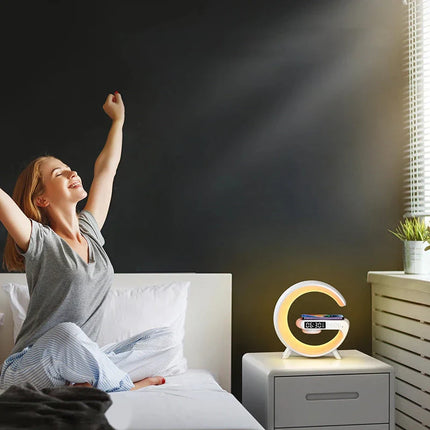 G-formet lampe med trådløs lader