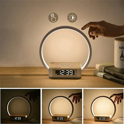 Lampe med klokke og trådløs lader