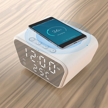 Digital vekkerklokke med induksjonslading