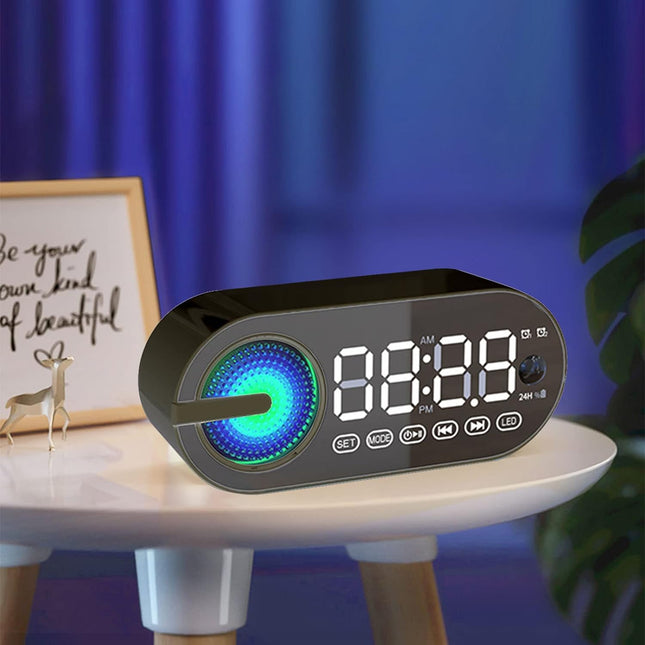 Moderne vekkerklokke med radio og lys