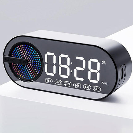 Moderne vekkerklokke med radio og lys