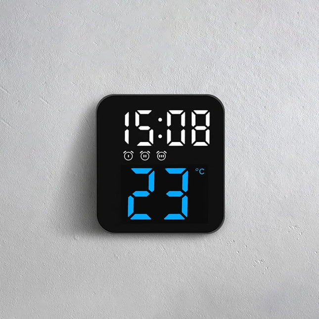 Kompakt digital reisevekkerklokke med termometer