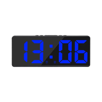 Moderne digital vekkerklokke med LED-display
