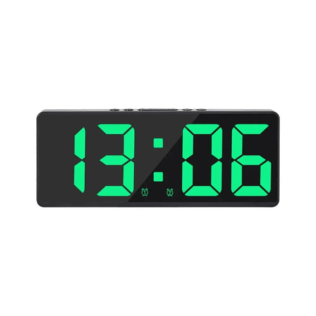 Moderne digital vekkerklokke med LED-display