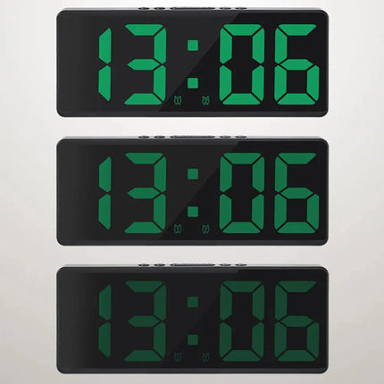 Moderne digital vekkerklokke med LED-display