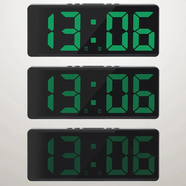 Moderne digital vekkerklokke med LED-display