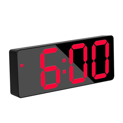 Digital vekkerklokke med store lysende tall